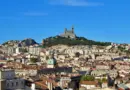 De Marseille à Sète, cette expo gratuite à bord d’un voilier dénonce la pollution des mers à travers l’art contemporain