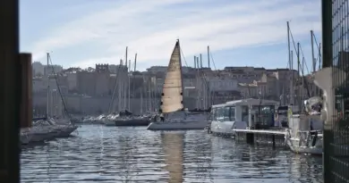 Marseille : les assistantes sociales scolaires manifestent