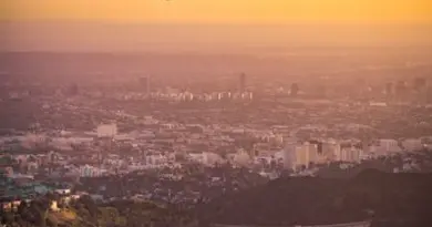 A Marseille, la police municipale fait de la prévention pour dissuader de sauter depuis des rochers et la Corniche – frequence-sud.fr