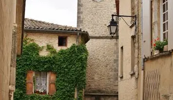 Incendie du Roy d’Espagne : la police marseillaise sur les traces d’un « enfant pyromane »