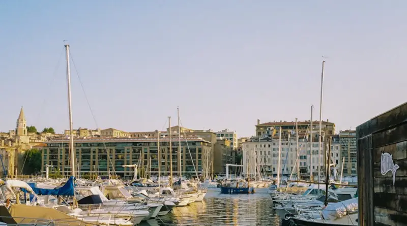 VIDÉO. Le très chaud retour de la fête des écoles sur le Vieux-Port de Marseille