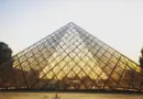 «Les Filles désir» : à Marseille, un triangle amoureux vire du doux à l’amer